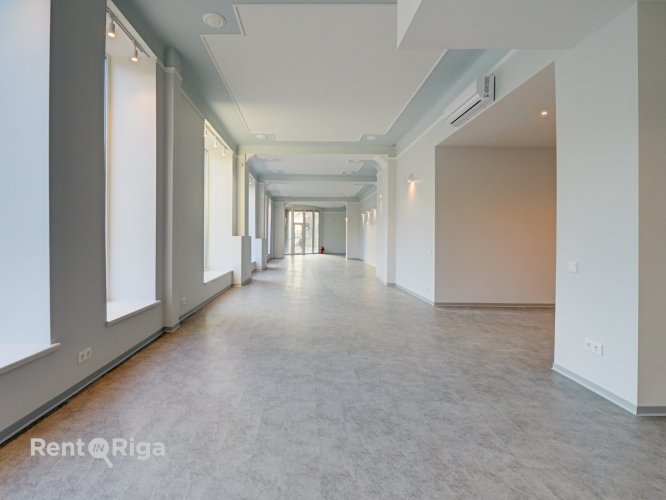 Sludinājumi. Plašas komerctelpas ar vitrīnas skatlogiem  pieejamas nomai uzreiz  Ar lieliem panorāmas vitrīnas Cena: 4335 EUR/mēn Foto #6