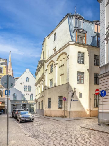 Sludinājumi. Pieejams elegants, plašs dzīvoklis īstermiņa īrei Vecrīgā, Mazā Monētu ielā. Dzīvoklis ir pilnībā Cena: 600 EUR/mēn Foto #1