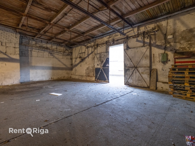 Sludinājumi. Noliktavas telpas ilgtermiņa nomai  300 m, tuvu Rīgas centram  Piedāvājam funkcionālas noliktavas Cena: 843 EUR/mēn Foto #5