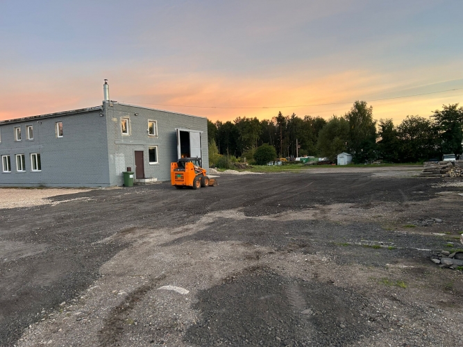 Sludinājumi. Tiek nomāta multi funkcionāla ēka 300 m Ir vieta ērtai auto novietošanai un piebraukšanai. Ēku var Cena: 2130 EUR/mēn Foto #1