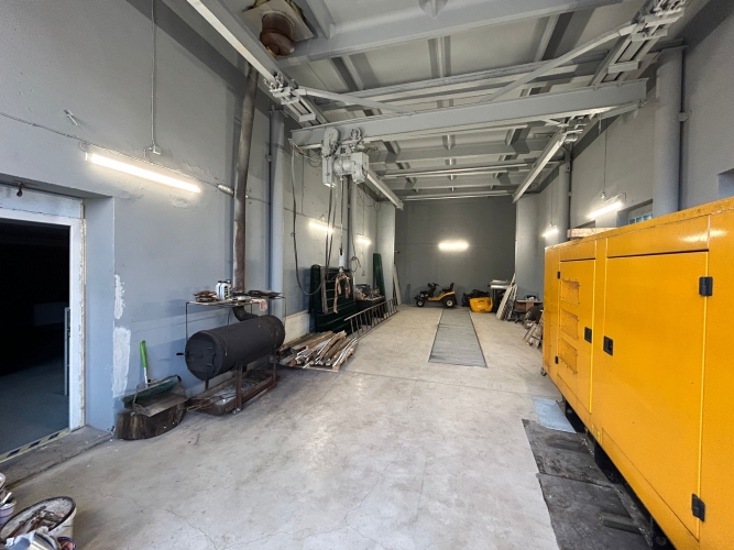 Sludinājumi. Tiek nomāta multi funkcionāla ēka 300 m Ir vieta ērtai auto novietošanai un piebraukšanai. Ēku var Cena: 2130 EUR/mēn Foto #2