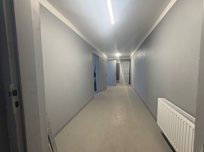 Sludinājumi. Tiek nomāta multi funkcionāla ēka 300 m Ir vieta ērtai auto novietošanai un piebraukšanai. Ēku var Cena: 2130 EUR/mēn Foto #5