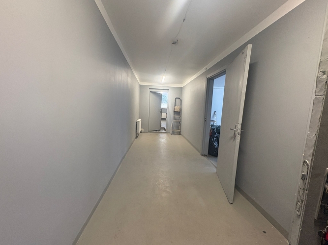 Sludinājumi. Tiek nomāta multi funkcionāla ēka 300 m Ir vieta ērtai auto novietošanai un piebraukšanai. Ēku var Cena: 2130 EUR/mēn Foto #7