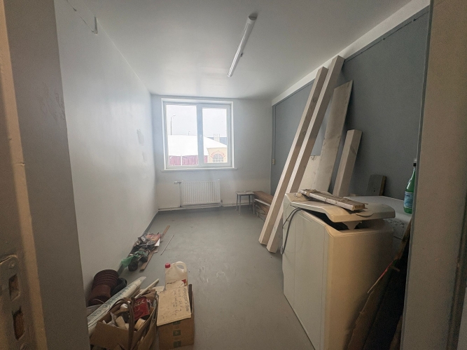 Sludinājumi. Tiek nomāta multi funkcionāla ēka 300 m Ir vieta ērtai auto novietošanai un piebraukšanai. Ēku var Cena: 2130 EUR/mēn Foto #8