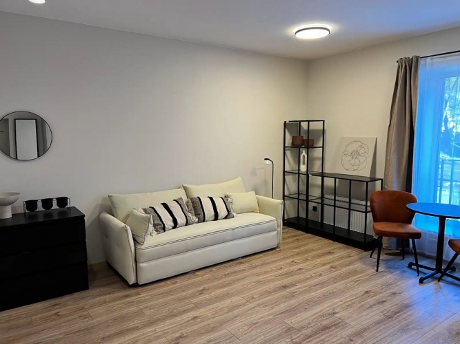 Sludinājumi. Ilgtermiņa īrei pieejams studio tipa dzīvoklis.  Pārdomāts dzīvokļa plānojums, kas sastāv no Cena: 420 EUR/mēn Foto #2