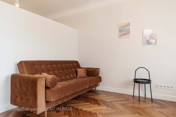 Sludinājumi. Gaumīgs un pārdomāts Studio dzīvoklis Rīgas Centrā.  Tas atrodās vēsturiskā E.Laubes projekta ēkā, Cena: 450 EUR/mēn Foto #6