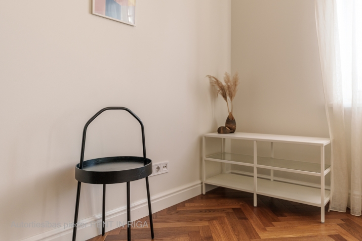 Sludinājumi. Gaumīgs un pārdomāts Studio dzīvoklis Rīgas Centrā.  Tas atrodās vēsturiskā E.Laubes projekta ēkā, Cena: 450 EUR/mēn Foto #7