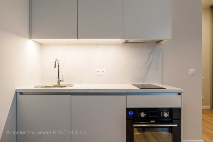 Sludinājumi. Mēbelēts 2-istabu dzīvoklis Aktīvajā centrā  Elizabetes ielā.  Izīrē elegantu un mājīgu divistabu Cena: 580 EUR/mēn Foto #6