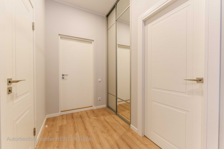 Sludinājumi. Mēbelēts 2-istabu dzīvoklis Aktīvajā centrā  Elizabetes ielā.  Izīrē elegantu un mājīgu divistabu Cena: 580 EUR/mēn Foto #8