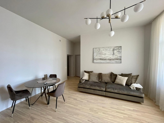 Sludinājumi. Gaumīgs un tikko remontēts dzīvoklis Rīgas centrā.  Plānojums:  + Plaša viesistaba, kas apvienota Cena: 930 EUR/mēn Foto #7