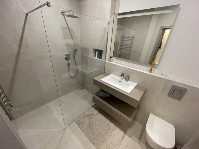 Sludinājumi. Gaumīgs un tikko remontēts dzīvoklis Rīgas centrā.  Plānojums:  + Plaša viesistaba, kas apvienota Cena: 930 EUR/mēn Foto #9