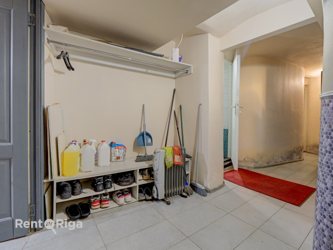 Sludinājumi. Pārdod mākslinieku darbnīcas telpas jūgendstila ēkā.  Īpašuma priekšrocības: +Lieliska lokācija Cena: 55000 EUR Foto #8