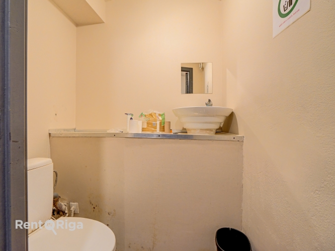 Sludinājumi. Pārdod mākslinieku darbnīcas telpas jūgendstila ēkā.  Īpašuma priekšrocības: +Lieliska lokācija Cena: 55000 EUR Foto #9