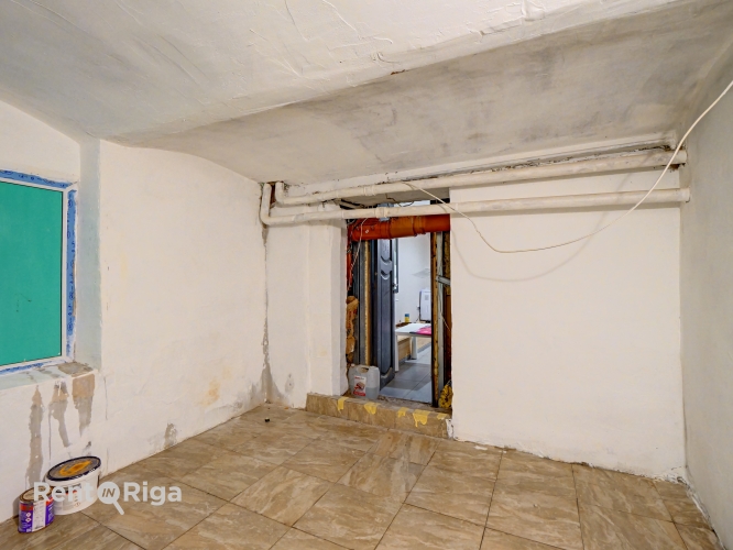 Sludinājumi. Pārdod mākslinieku darbnīcas telpas jūgendstila ēkā.  Īpašuma priekšrocības: +Lieliska lokācija Cena: 55000 EUR Foto #4