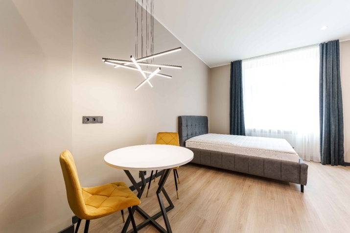 Sludinājumi. Piedāvājumā stilīgs un mājīgs 1-istabas dzīvoklis Rīgas centrā, kas apvieno elegantu dizainu ar Cena: 75000 EUR Foto #6