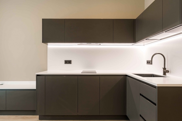 Sludinājumi. Piedāvājumā stilīgs un mājīgs 1-istabas dzīvoklis Rīgas centrā, kas apvieno elegantu dizainu ar Cena: 75000 EUR Foto #3