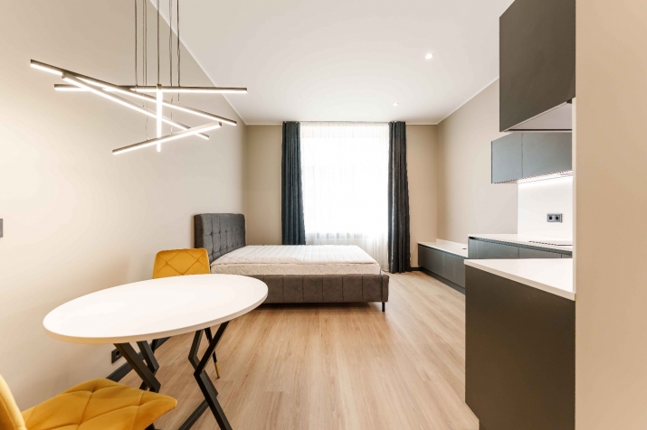Sludinājumi. Piedāvājumā stilīgs un mājīgs 1-istabas dzīvoklis Rīgas centrā, kas apvieno elegantu dizainu ar Cena: 75000 EUR Foto #5