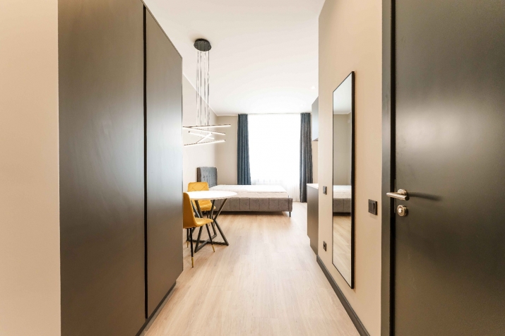 Sludinājumi. Piedāvājumā stilīgs un mājīgs 1-istabas dzīvoklis Rīgas centrā, kas apvieno elegantu dizainu ar Cena: 75000 EUR Foto #9