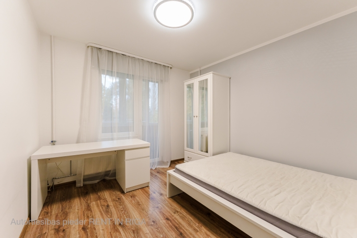 Sludinājumi. Pārdod 3 istabu dzīvokli Imantā.  Dzīvoklis ar ērtu plānojumu: dzīvojamā istaba, virtuve, divas Cena: 71000 EUR Foto #5