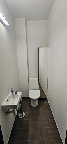 Sludinājumi. Izīrē 4-istabu dzīvokli Imantas Ozolos!  Dzīvokļa plānojumu veido viesistaba, kas apvienota  ar Cena: 900 EUR/mēn Foto #8