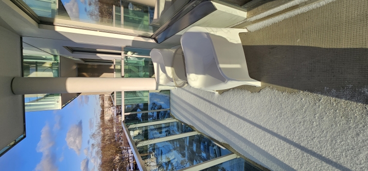 Sludinājumi. Izīrē 4-istabu dzīvokli Imantas Ozolos!  Dzīvokļa plānojumu veido viesistaba, kas apvienota  ar Cena: 900 EUR/mēn Foto #3