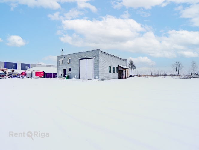 Sludinājumi. Tiek nomāta multi funkcionāla ēka 300 m Ir vieta ērtai auto novietošanai un piebraukšanai. Ēku var Cena: 2150 EUR/mēn Foto #1