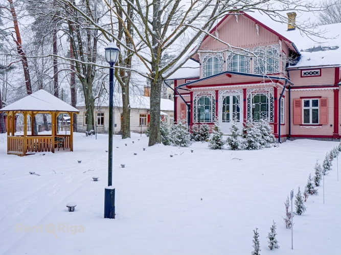 Объявление. В продаже квартиры в Юрмале, в бережно сохранённом и полностью обновлённом историческом деревянном Цена: 66990 EUR Foto #1