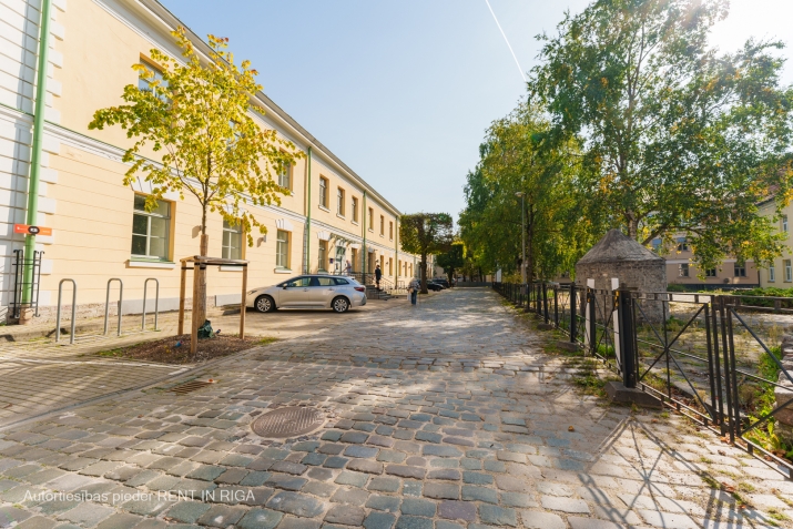Объявление. Office premises near Kronvalda Park, in a renovated building.  The owner of the premises will carry Цена: 5600 EUR/мес. Foto #1