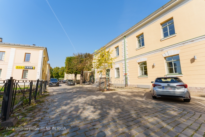 Объявление. Office premises near Kronvalda Park, in a renovated building.  The owner of the premises will carry Цена: 5600 EUR/мес. Foto #9