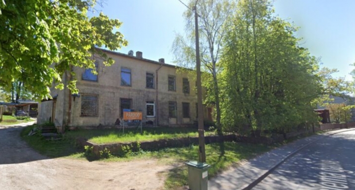 Объявление. Pārdod renovējamu 2-stāvīgu, koka-mūra ēku ar zemi.  Ēkas pirmajā stāvā atrodas nedzīvojamās Цена: 85000 EUR Foto #1