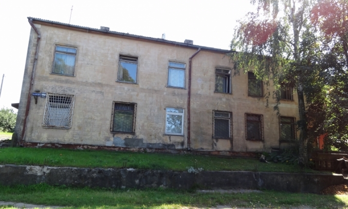 Объявление. Pārdod renovējamu 2-stāvīgu, koka-mūra ēku ar zemi.  Ēkas platība 446 kvm. Pirmajā stāvā atrodas Цена: 85000 EUR Foto #2