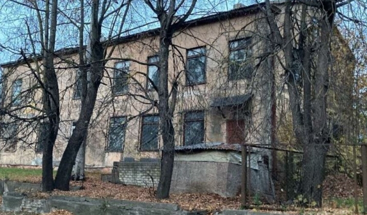 Объявление. Pārdod renovējamu 2-stāvīgu, koka-mūra ēku ar zemi.  Ēkas platība 446 kvm. Pirmajā stāvā atrodas Цена: 85000 EUR Foto #3
