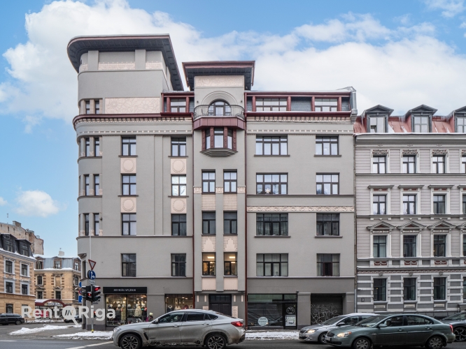 Sludinājumi. Telpas salonam, veikalam, ielas birojam vai citai nodarbei.  Sakopta pirmskara māja A.Čaka un Cena: 530 EUR/mēn Foto #1