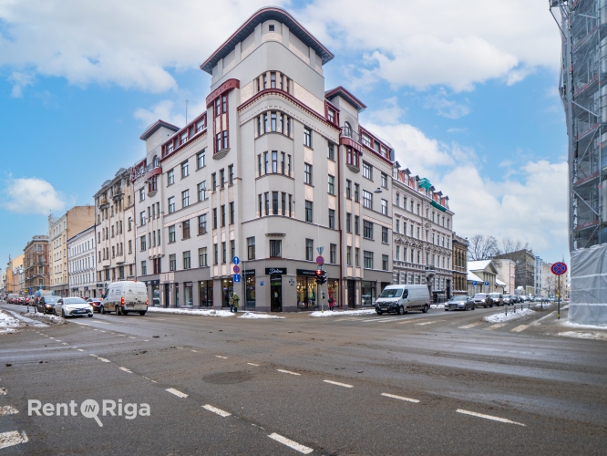Sludinājumi. Telpas salonam, veikalam, ielas birojam vai citai nodarbei.  Sakopta pirmskara māja A.Čaka un Cena: 530 EUR/mēn Foto #9