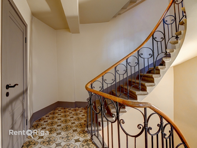 Объявление. Office with a kitchen area and a private restroom.  A major renovation has just been completed in Цена: 600 EUR/мес. Foto #7