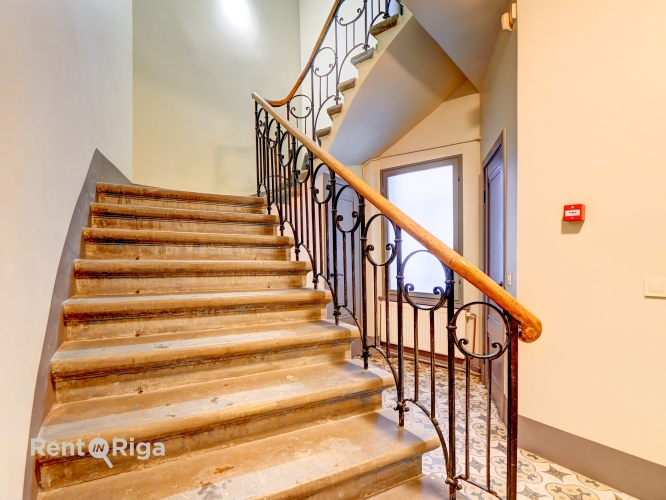 Объявление. Office with a kitchen area and a private restroom.  A major renovation has just been completed in Цена: 600 EUR/мес. Foto #8