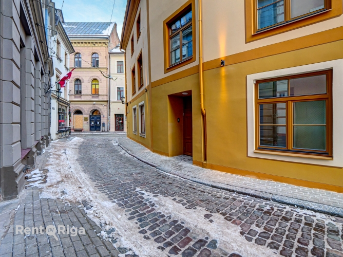 Объявление. Office with a kitchen area and a private restroom.  A major renovation has just been completed in Цена: 600 EUR/мес. Foto #9