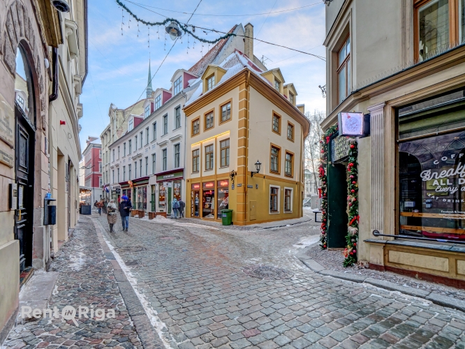Объявление. Office with a kitchen area and a private restroom.  A major renovation has just been completed in Цена: 600 EUR/мес. Foto #1