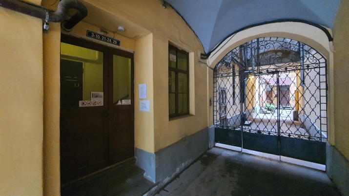 Объявление. Hostel premises that can be converted into 3 apartments.  The property is located in one of the Цена: 220000 EUR Foto #3