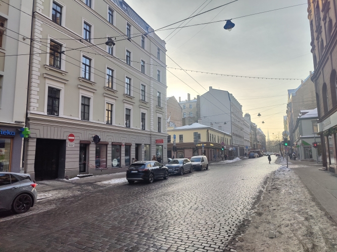 Объявление. Tirdzniecības telpas.  Piemērotas veikalam, salonam vai tml. Telpām nav ēdināšanas kods.  Puse no Цена: 1650 EUR/мес. Foto #3