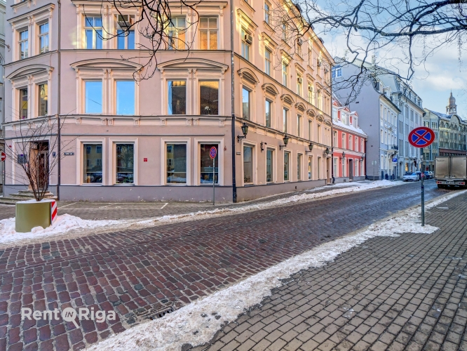 Объявление. Veikala telpas Vecrīgā Smilšu ielā 3. Pie telpām var piebraukt un apstāties ar auto.  Ieeja no Цена: 1471 EUR/мес. Foto #4
