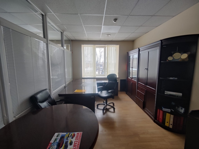 Объявление. Office on the territory of the Wagon Factory.  The office consists of a large open-plan space, 2 Цена: 644 EUR/мес. Foto #3