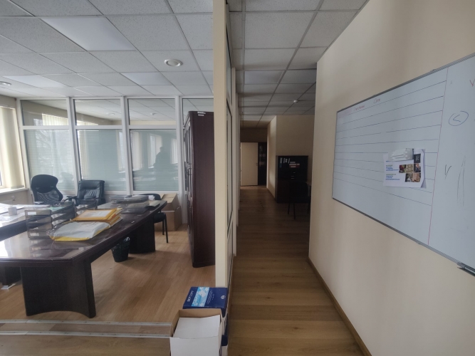 Объявление. Office on the territory of the Wagon Factory.  The office consists of a large open-plan space, 2 Цена: 644 EUR/мес. Foto #4
