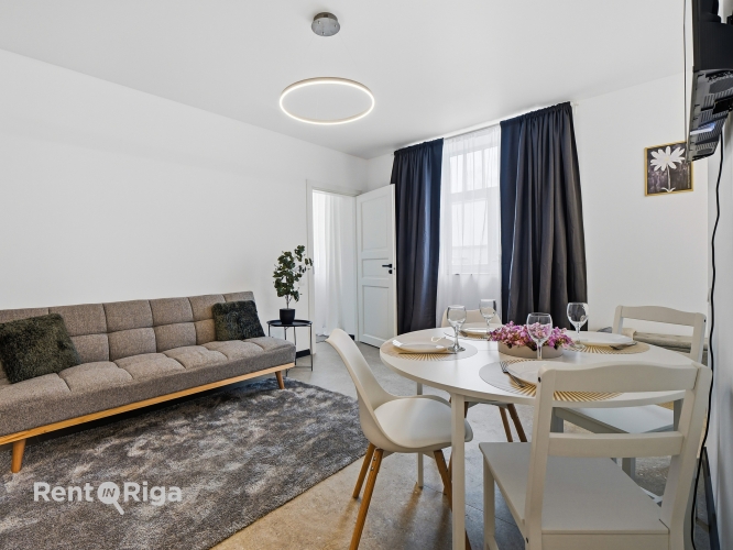 Sludinājumi. Tiek pārdots renovēts 3-istabu dzīvoklis Rīgas centrā (1 izolēta istaba). Dzīvoklis pārdodas ar Cena: 98000 EUR Foto #2