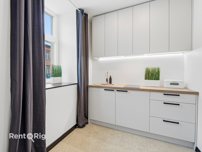 Sludinājumi. Tiek pārdots renovēts 3-istabu dzīvoklis Rīgas centrā (1 izolēta istaba). Dzīvoklis pārdodas ar Cena: 98000 EUR Foto #5