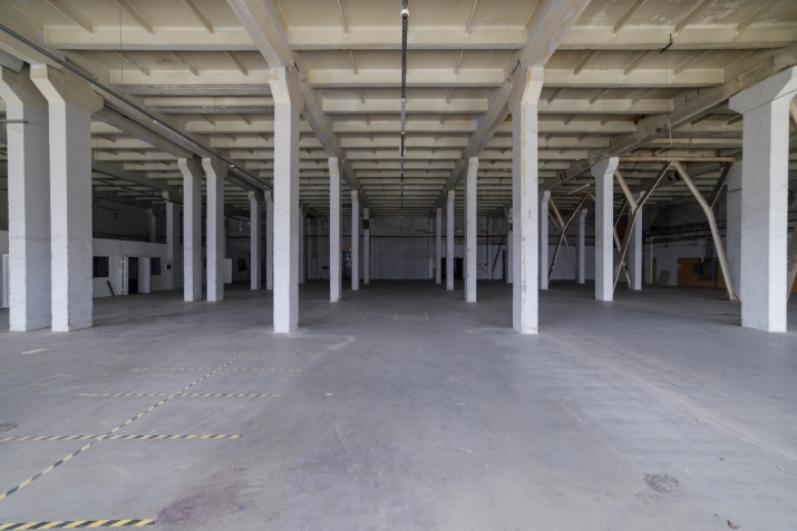 Объявление. Warehouse or production premises on the 2nd floor with a freight elevator  1 large unrenovated Цена: 4000 EUR/мес. Foto #5