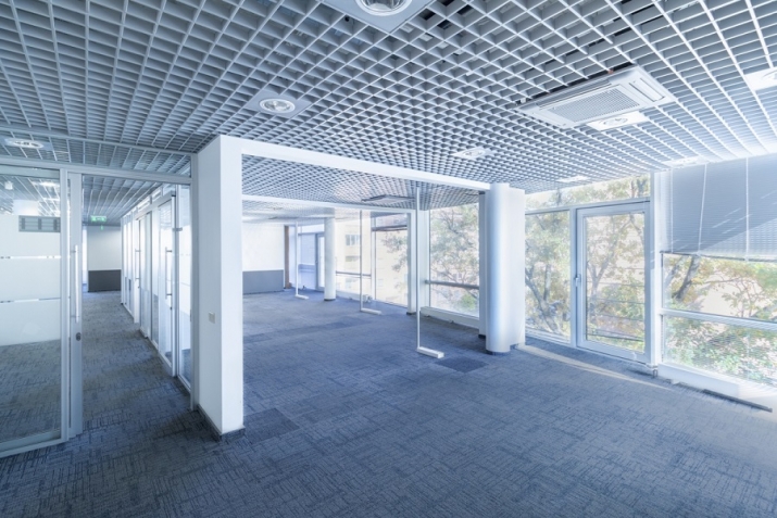 Объявление. Open-plan office for lease occupying the entire 4th floor of the building.  The interior area is Цена: 5000 EUR/мес. Foto #2