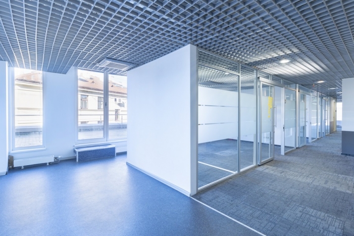Объявление. Open-plan office for lease occupying the entire 4th floor of the building.  The interior area is Цена: 5000 EUR/мес. Foto #3