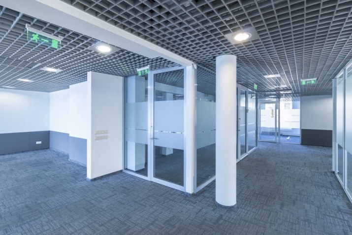 Объявление. Open-plan office for lease occupying the entire 4th floor of the building.  The interior area is Цена: 5000 EUR/мес. Foto #6