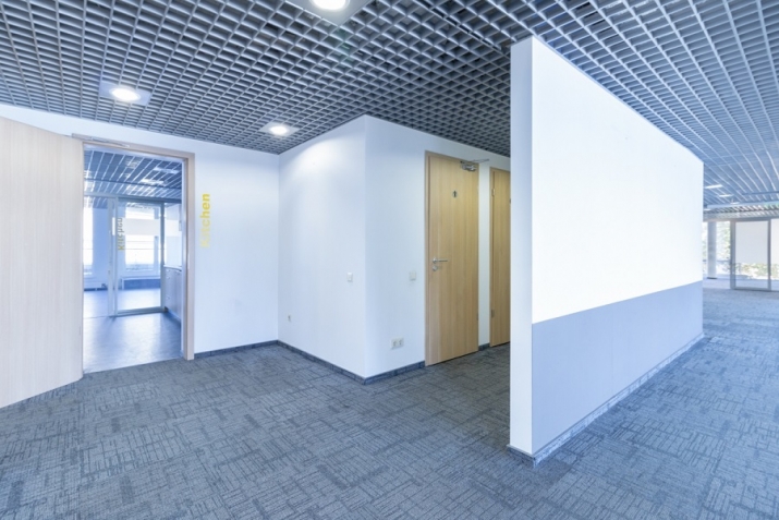Объявление. Open-plan office for lease occupying the entire 4th floor of the building.  The interior area is Цена: 5000 EUR/мес. Foto #9